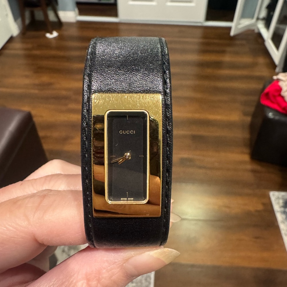 Woman Gucci Black Leather Strap - Picture 7 of 9
